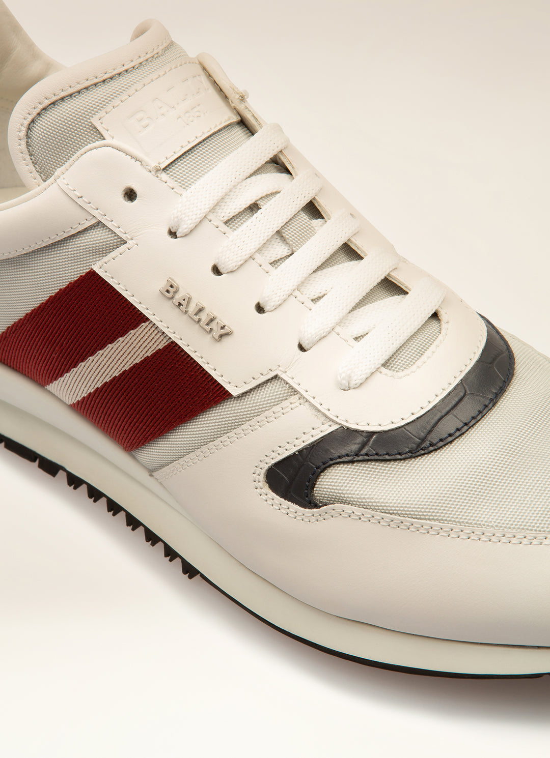 Apparel & Accessories>Shoes