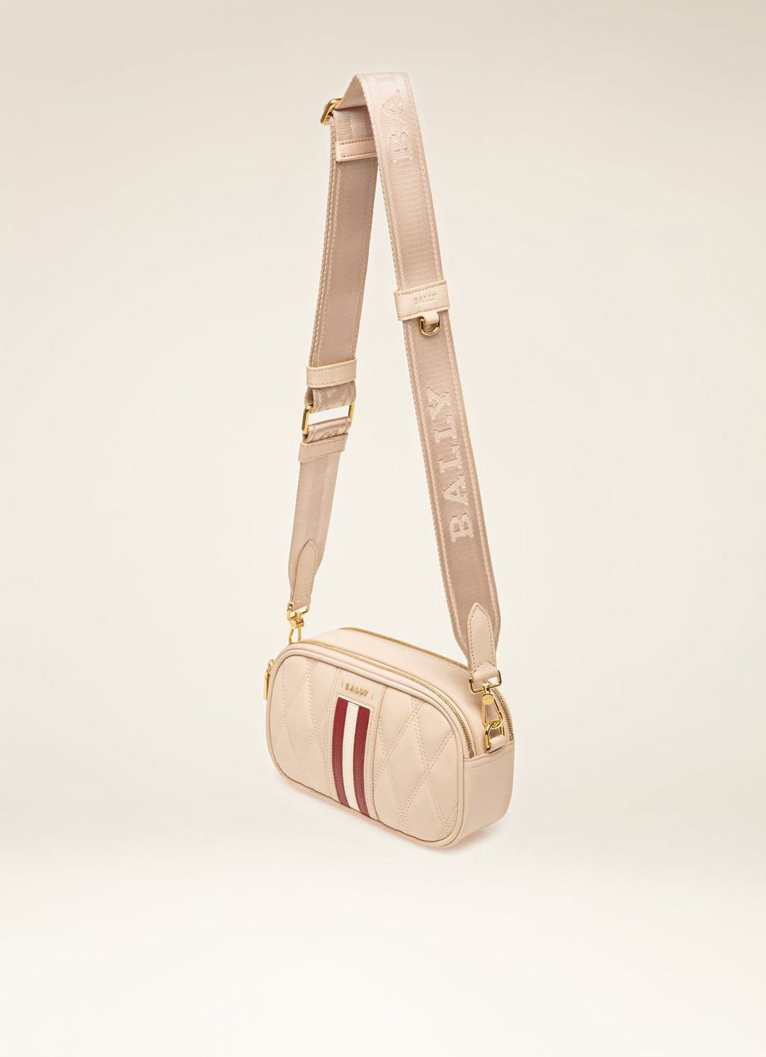 Apparel & Accessories>Handbags, Wallets & Cases
