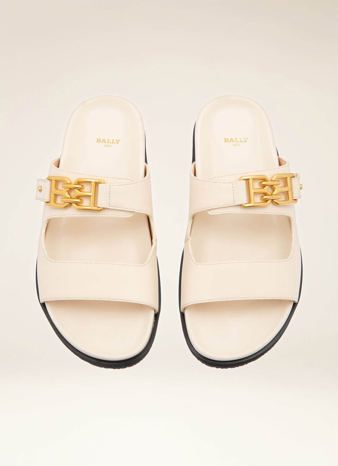 Apparel & Accessories>Shoes