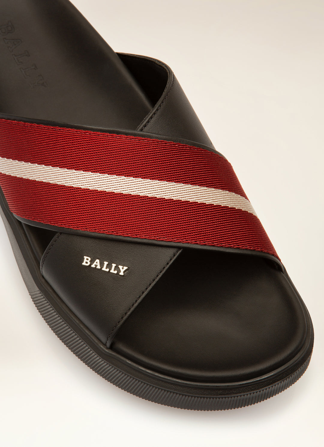 Apparel & Accessories>Shoes
