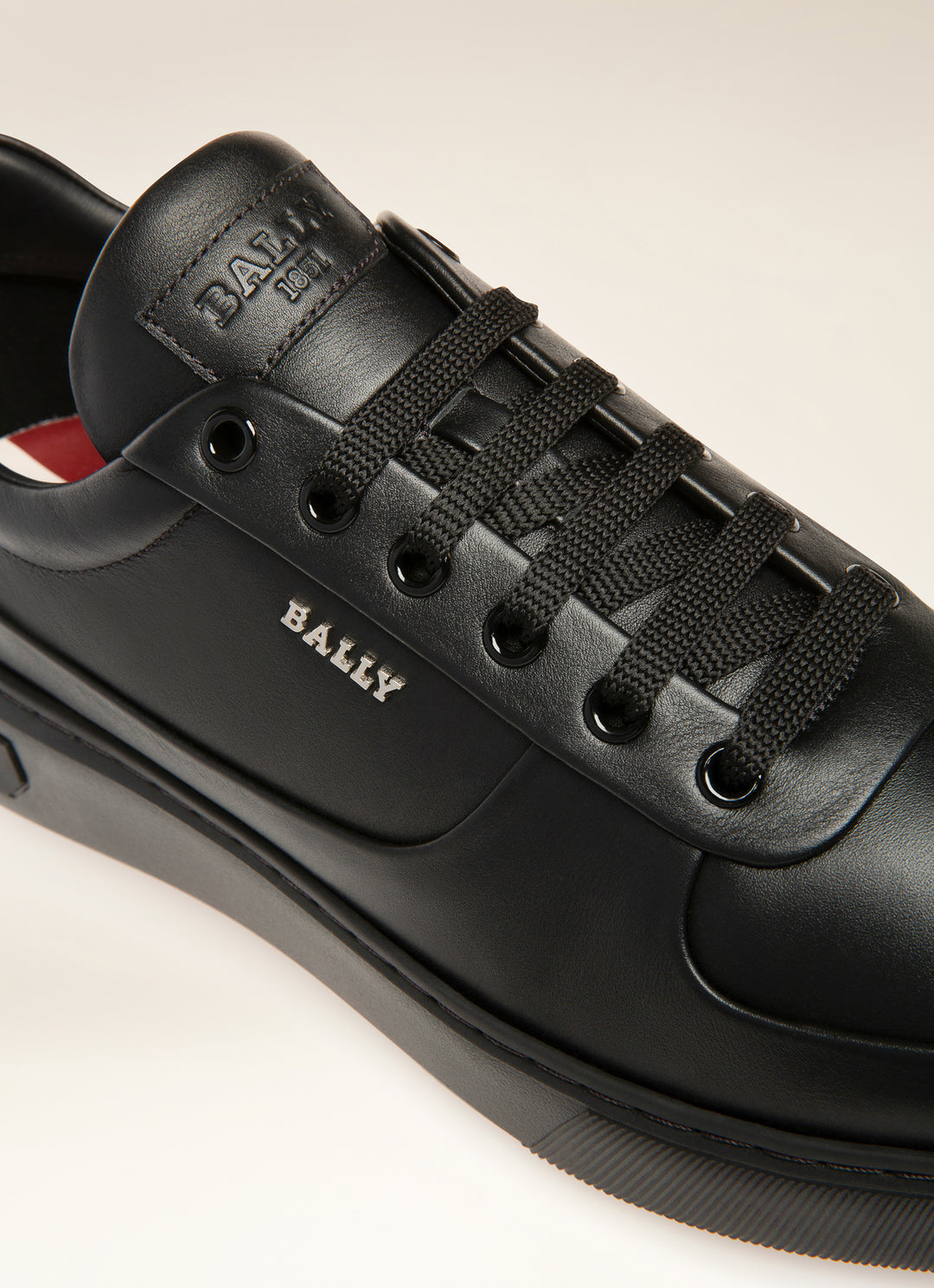 Apparel & Accessories>Shoes Apparel & Accessories>Shoes