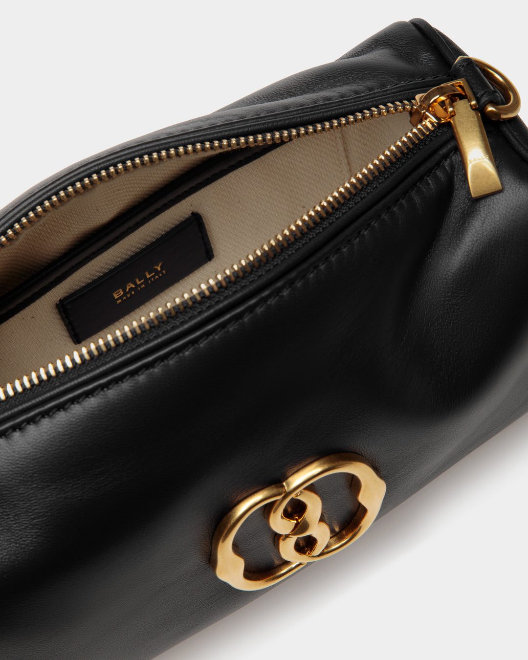 BALLY ミニポシェット　ブラックゴールド BALLY_WAC02D_VT500_U901O_06.